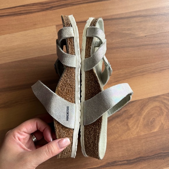 Birkenstock Mayari Kids
Microfiber - Iridescent Matcha - Picture 4 of 11